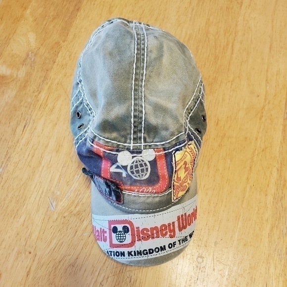 Walt Disney World Ballcap Green with patches - Picture 5 of 5